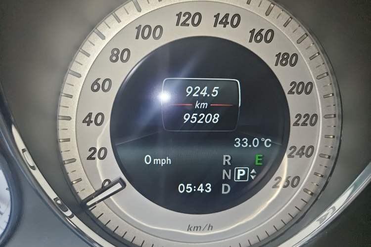 Used Mercedes-Benz GLK-Class 2013 GLK 300 4MATIC Dynamic Sunroof Model Odometer Close Up
