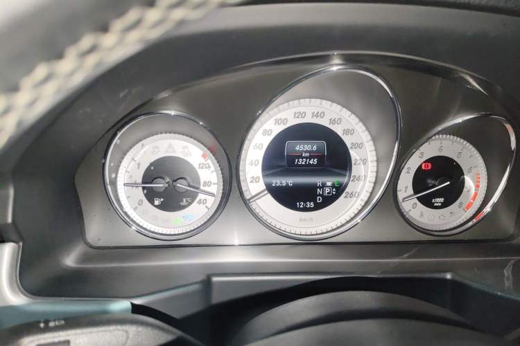 Used Mercedes-Benz GLK-Class 2013 GLK 300 4MATIC Dynamic Edition Odometer Close Up