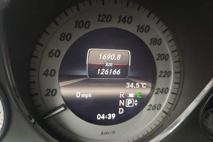Used Mercedes-Benz GLK-Class 2013 GLK 300 4MATIC Dynamic Edition Odometer Close Up