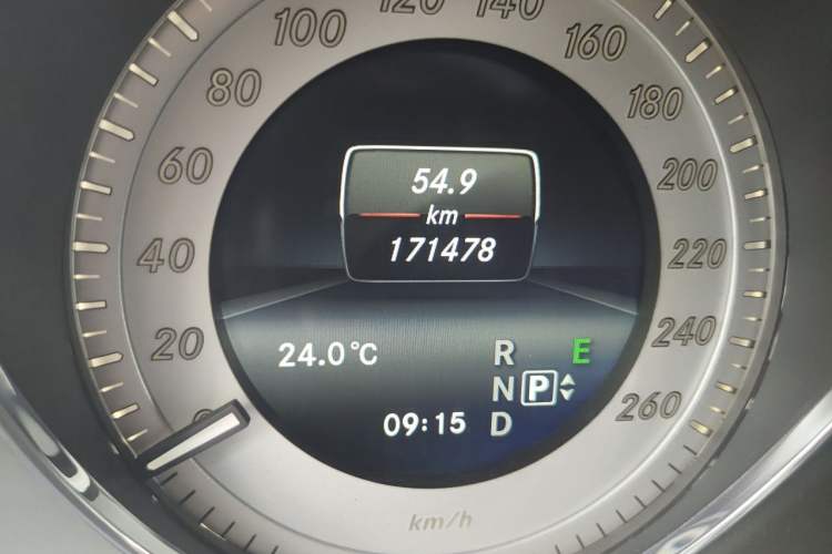 Used Mercedes-Benz GLK-Class 2013 GLK 300 4MATIC Dynamic Edition Odometer Close Up