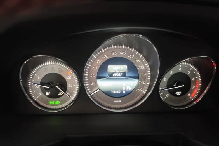 Used Mercedes-Benz GLK-Class 2013 GLK 300 4MATIC Dynamic Sunroof Model Odometer Close Up