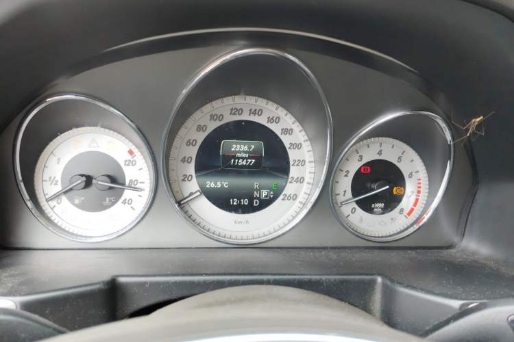 Used Mercedes-Benz GLK-Class 2013 GLK 300 4MATIC Dynamic Sunroof Model Odometer Close Up