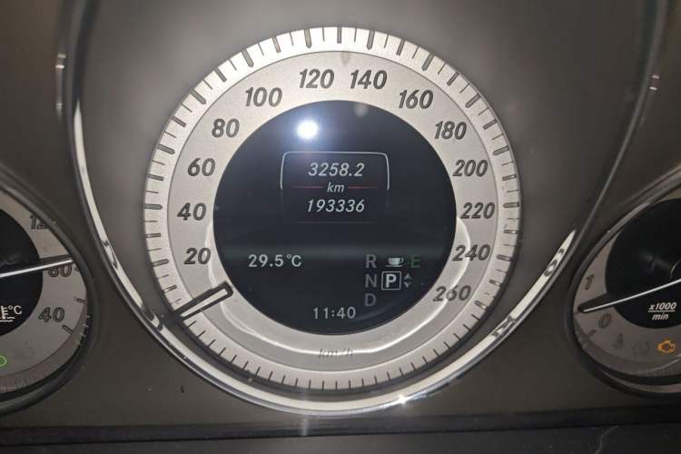 Used Mercedes-Benz GLK-Class 2013 GLK 300 4MATIC Dynamic Edition Odometer Close Up