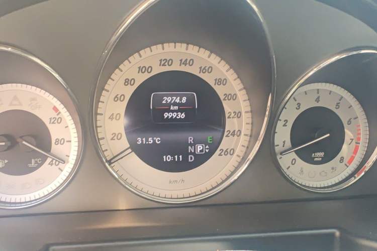 Used Mercedes-Benz GLK-Class 2013 GLK 300 4MATIC Dynamic Sunroof Model Odometer Close Up