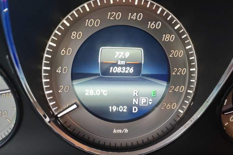 Used Mercedes-Benz GLK-Class 2013 GLK 300 4MATIC Dynamic Sunroof Model Odometer Close Up