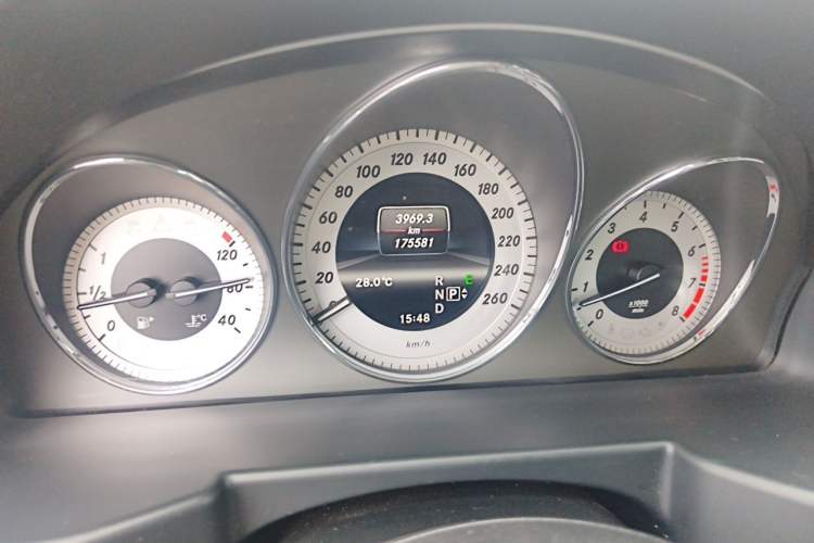 Used Mercedes-Benz GLK-Class 2013 GLK 300 4MATIC Fashion Model Odometer Close Up