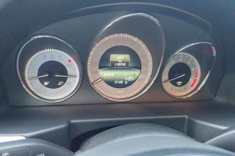 Used Mercedes-Benz GLK-Class 2013 Facelift GLK 300 4MATIC Fashion Edition Odometer Close Up
