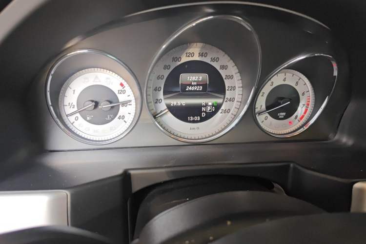 Used Mercedes-Benz GLK-Class 2013 GLK 300 4MATIC Dynamic Edition Odometer Close Up
