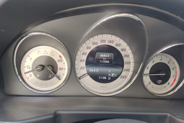 Used Mercedes-Benz GLK-Class 2013 GLK 300 4MATIC Dynamic Sunroof Model Odometer Close Up