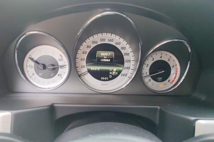 Used Mercedes-Benz GLK-Class 2013 GLK 300 4MATIC Dynamic Edition Odometer Close Up