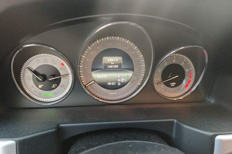 Used Mercedes-Benz GLK-Class 2013 GLK 300 4MATIC Dynamic Sunroof Model Odometer Close Up