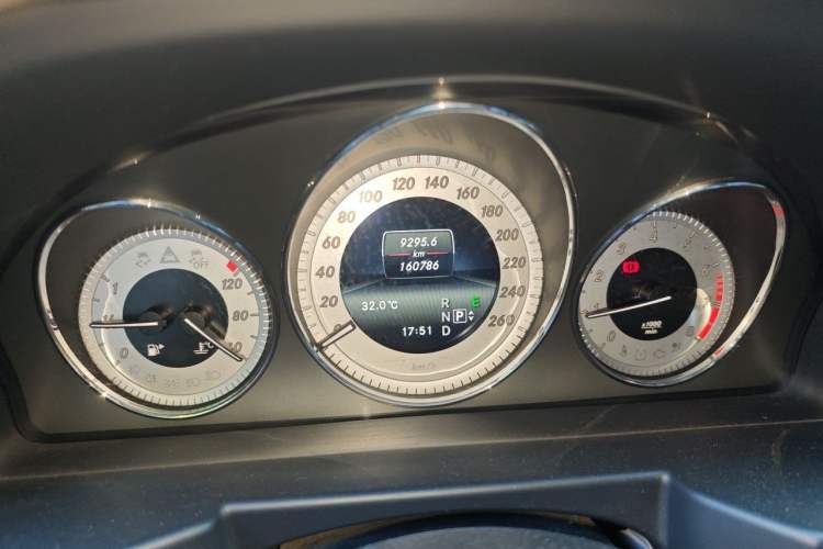 Used Mercedes-Benz GLK-Class 2013 GLK 300 4MATIC Dynamic Sunroof Model Odometer Close Up