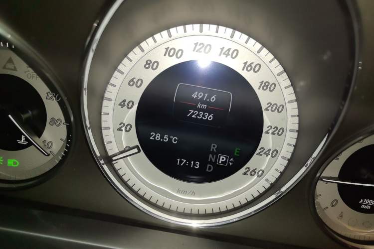 Used Mercedes-Benz GLK-Class 2013 GLK 300 4MATIC Dynamic Sunroof Model Odometer Close Up