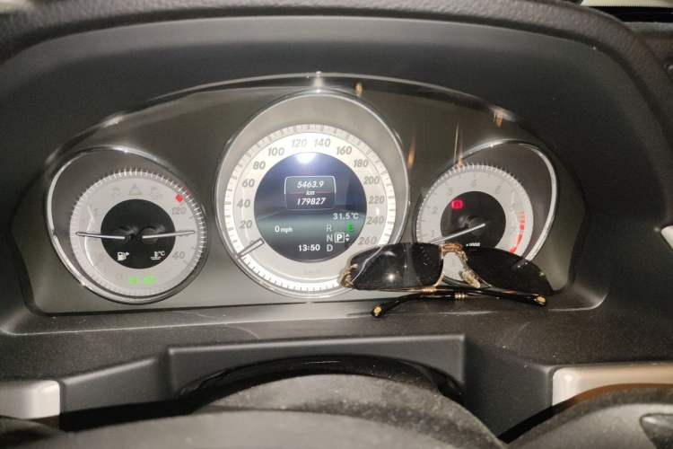 Used Mercedes-Benz GLK-Class 2013 GLK 300 4MATIC Dynamic Sunroof Model Odometer Close Up