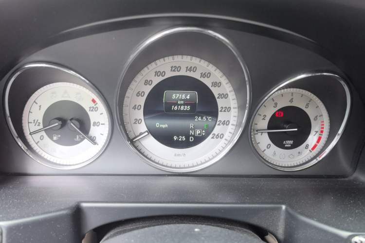 Used Mercedes-Benz GLK-Class 2013 GLK 300 4MATIC Dynamic Sunroof Model Odometer Close Up
