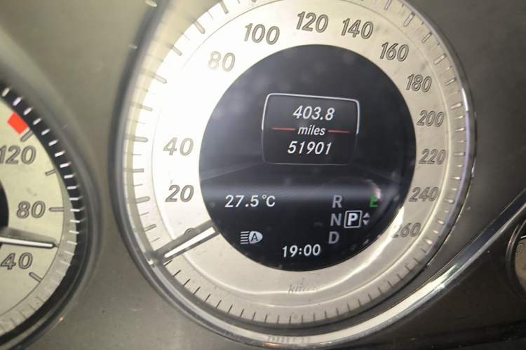 Used Mercedes-Benz GLK-Class 2013 GLK 300 4MATIC Dynamic Sunroof Model Odometer Close Up
