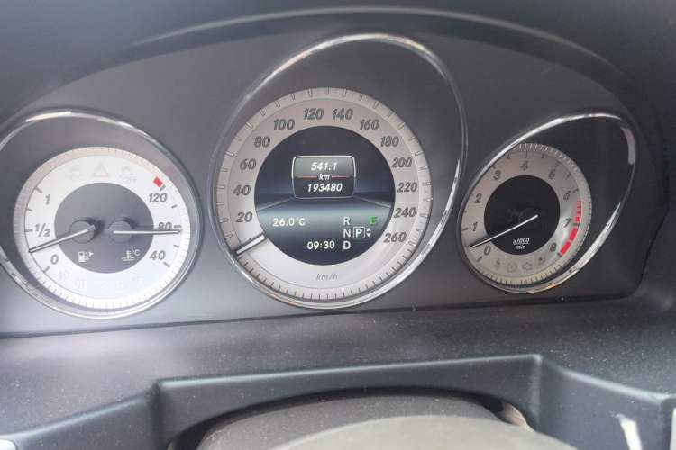 Used Mercedes-Benz GLK-Class 2013 GLK 300 4MATIC Dynamic Sunroof Model Odometer Close Up