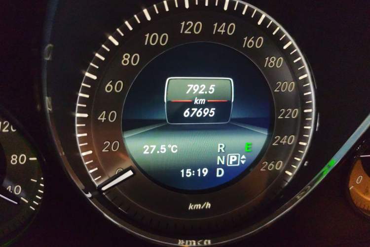 Used Mercedes-Benz GLK-Class 2013 Facelift GLK 300 4MATIC Fashion Edition Odometer Close Up