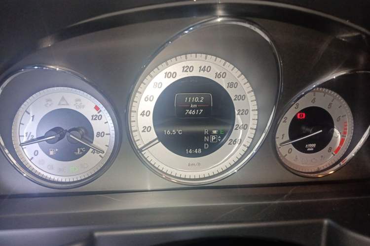 Used Mercedes-Benz GLK-Class 2013 GLK 300 4MATIC Dynamic Edition Odometer Close Up