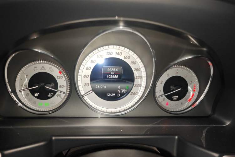 Used Mercedes-Benz GLK-Class 2013 GLK 300 4MATIC Dynamic Sunroof Model Odometer Close Up