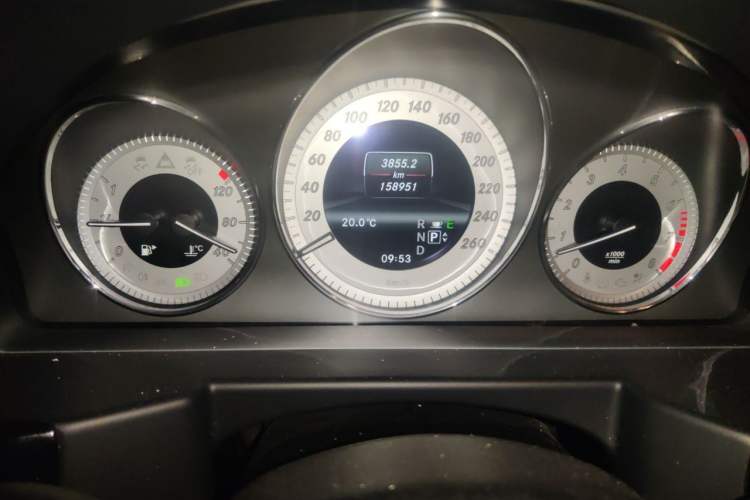 Used Mercedes-Benz GLK-Class 2013 GLK 300 4MATIC Dynamic Edition Odometer Close Up