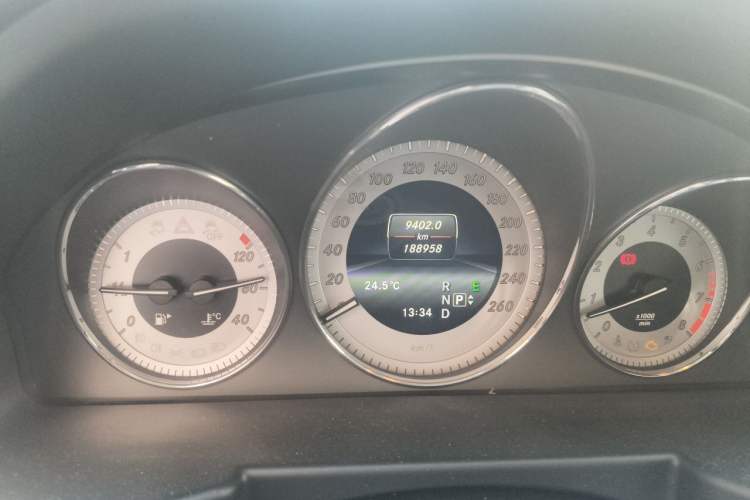 Used Mercedes-Benz GLK-Class 2013 GLK 300 4MATIC Dynamic Sunroof Model Odometer Close Up
