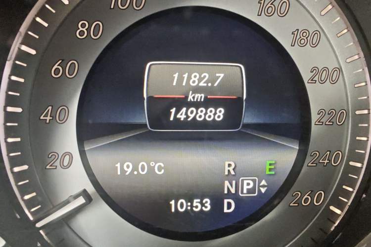 Used Mercedes-Benz GLK-Class 2013 Facelift GLK 300 4MATIC Fashion Edition Odometer Close Up