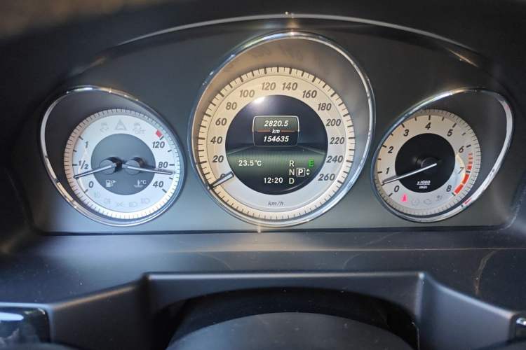 Used Mercedes-Benz GLK-Class 2013 Facelift GLK 300 4MATIC Luxury Edition Odometer Close Up