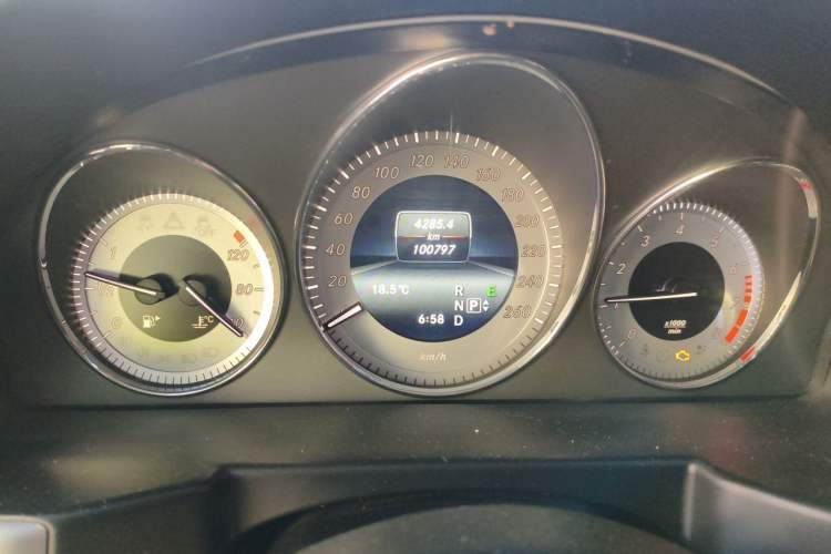 Used Mercedes-Benz GLK-Class 2013 Facelift GLK 300 4MATIC Fashion Edition Odometer Close Up