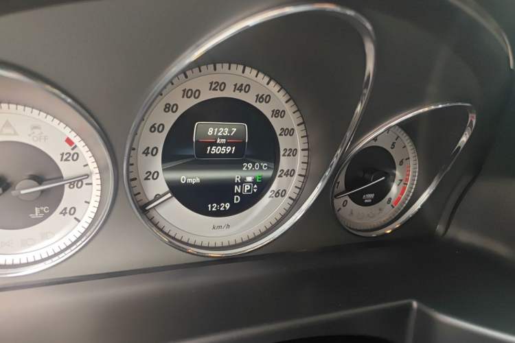 Used Mercedes-Benz GLK-Class 2013 GLK 300 4MATIC Fashion Model Odometer Close Up