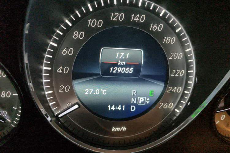 Used Mercedes-Benz GLK-Class 2013 Facelift GLK 300 4MATIC Fashion Edition Odometer Close Up