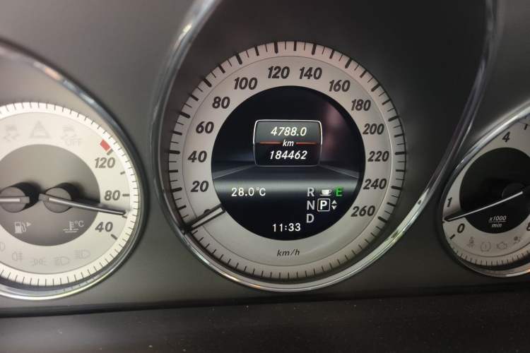Used Mercedes-Benz GLK-Class 2013 GLK 300 4MATIC Dynamic Edition Odometer Close Up