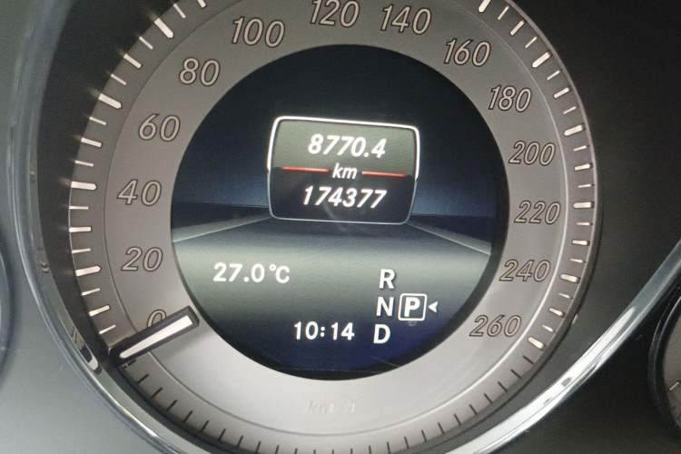 Used Mercedes-Benz GLK-Class 2013 Facelift GLK 300 4MATIC Fashion Edition Odometer Close Up