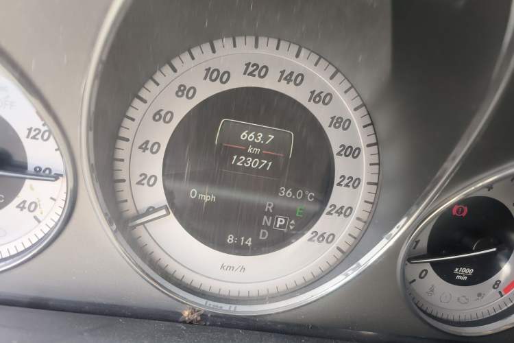 Used Mercedes-Benz GLK-Class 2013 GLK 300 4MATIC Fashion Model Odometer Close Up