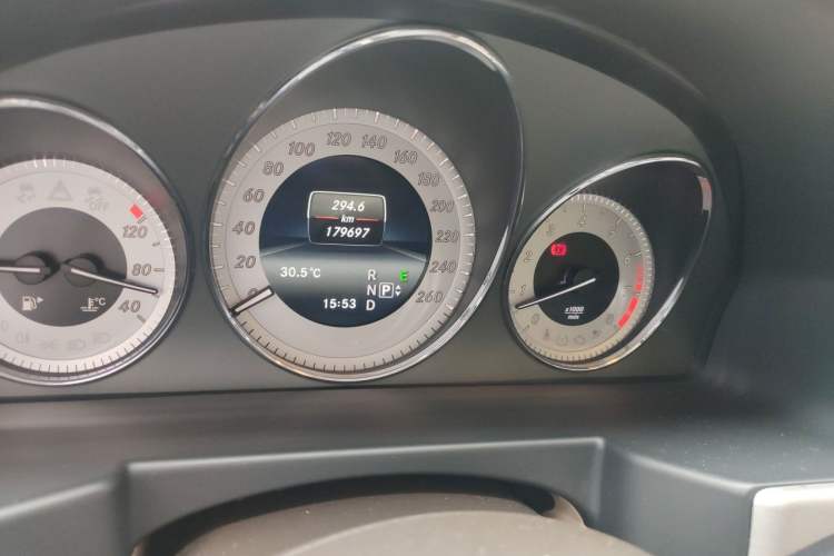 Used Mercedes-Benz GLK-Class 2013 Facelift GLK 300 4MATIC Fashion Edition Odometer Close Up
