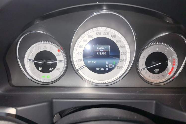 Used Mercedes-Benz GLK-Class 2013 GLK 300 4MATIC Dynamic Edition Odometer Close Up