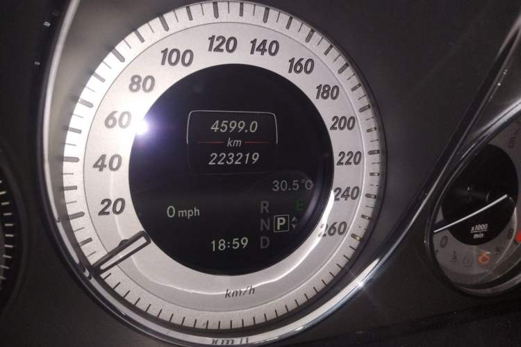 Used Mercedes-Benz GLK-Class 2013 GLK 300 4MATIC Dynamic Sunroof Model Odometer Close Up