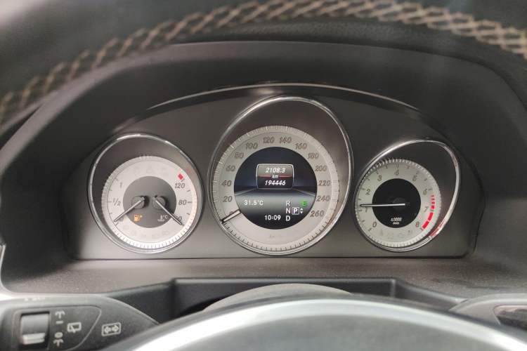 Used Mercedes-Benz GLK-Class 2013 Facelift GLK 300 4MATIC Fashion Edition Odometer Close Up