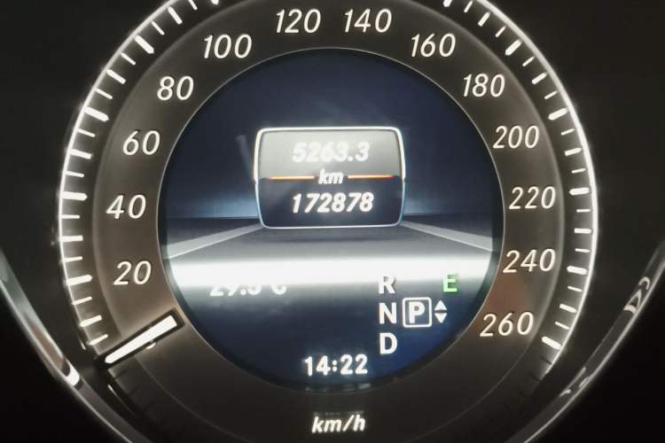 Used Mercedes-Benz GLK-Class 2013 GLK 300 4MATIC Fashion Model Odometer Close Up