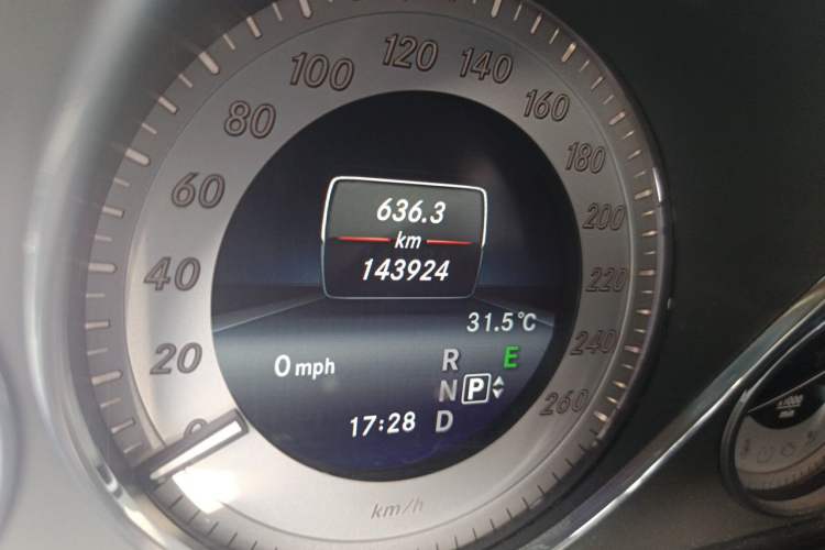 Used Mercedes-Benz GLK-Class 2013 GLK 300 4MATIC Dynamic Sunroof Model Odometer Close Up