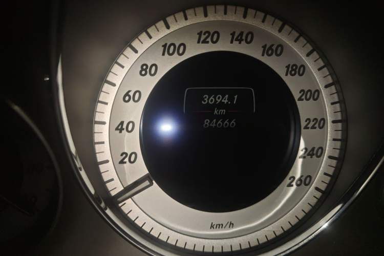 Used Mercedes-Benz GLK-Class 2013 GLK 300 4MATIC Dynamic Sunroof Model Odometer Close Up