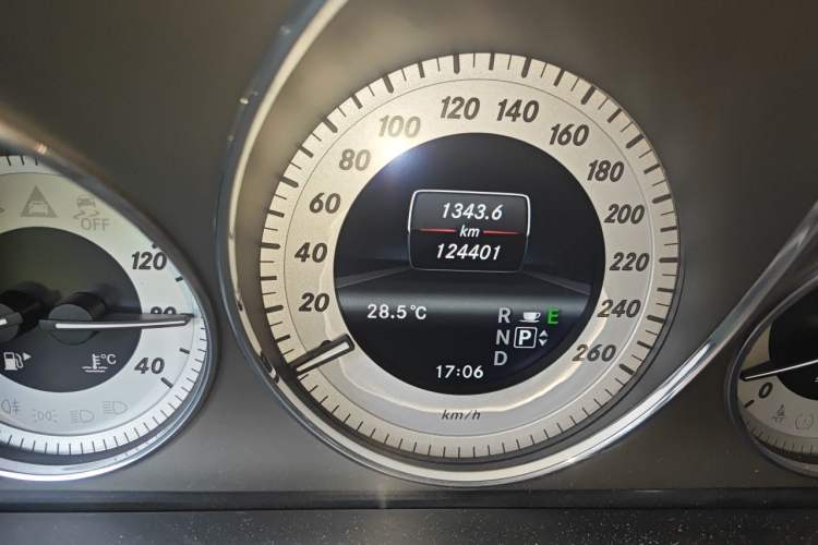 Used Mercedes-Benz GLK-Class 2013 GLK 300 4MATIC Fashion Model Odometer Close Up