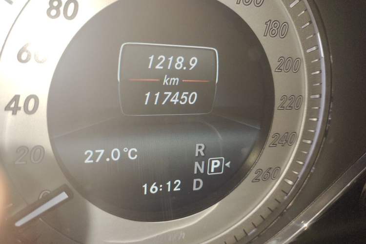 Used Mercedes-Benz GLK-Class 2013 Facelift GLK 300 4MATIC Luxury Edition Odometer Close Up