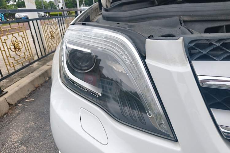 Used Mercedes-Benz GLK-Class 2013 GLK 300 4MATIC Fashion Model Right Front Headlight