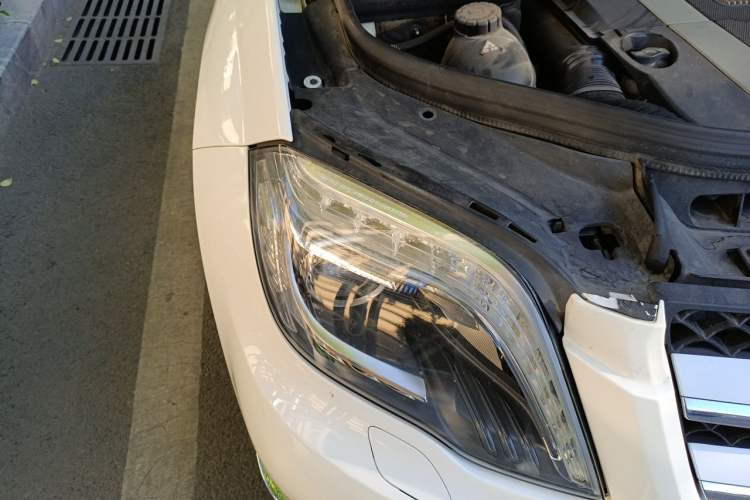 Used Mercedes-Benz GLK-Class 2013 GLK 300 4MATIC Luxury Model Right Front Headlight