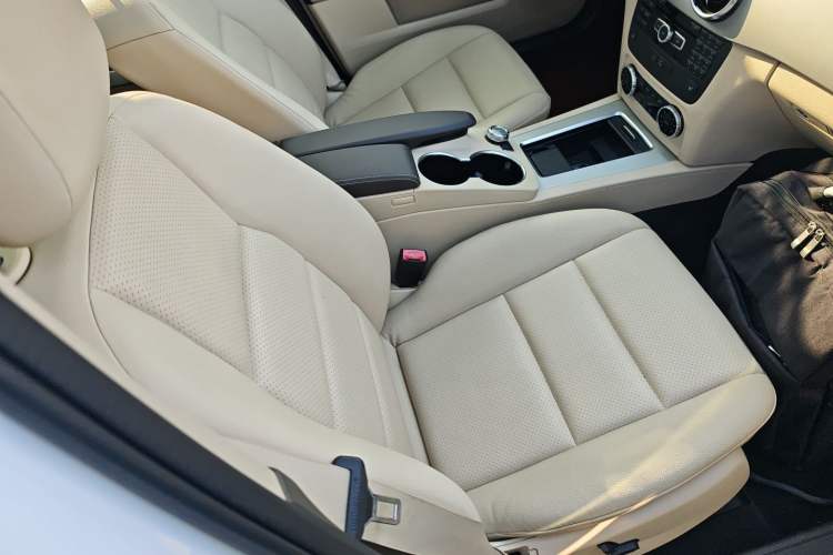 Used Mercedes-Benz GLK-Class 2013 GLK 300 4MATIC Dynamic Sunroof Model Right Front Seat