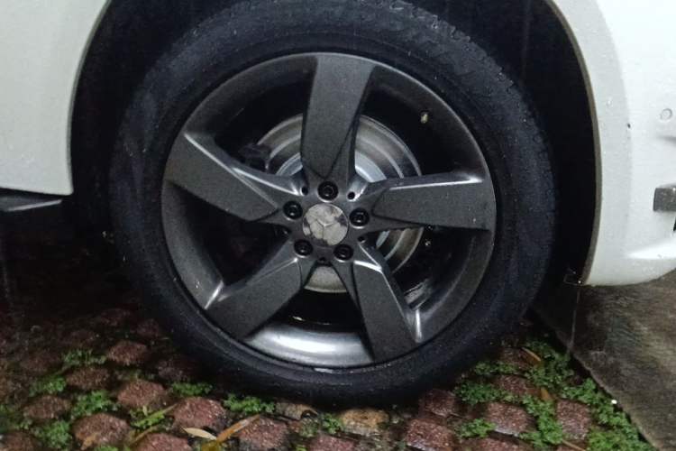 Used Mercedes-Benz GLK-Class 2013 GLK 300 4MATIC Dynamic Edition Right Front Wheel Hub