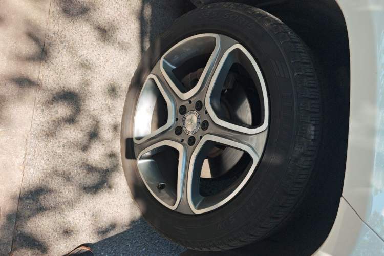 Used Mercedes-Benz GLK-Class 2013 Facelift GLK 300 4MATIC Luxury Edition Right Front Wheel Hub