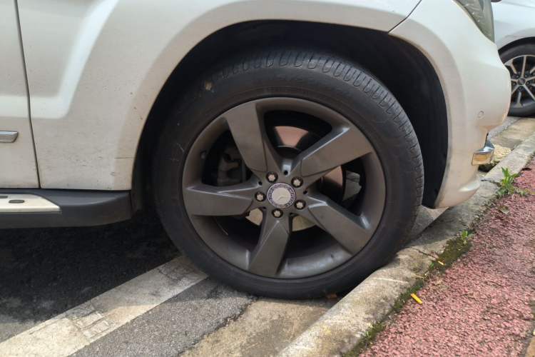 Used Mercedes-Benz GLK-Class 2013 GLK 300 4MATIC Dynamic Sunroof Model Right Front Wheel Hub