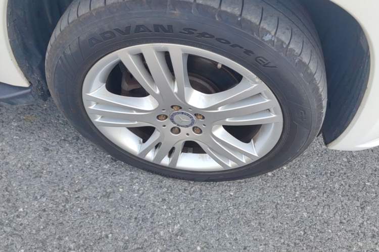Used Mercedes-Benz GLK-Class 2013 GLK 300 4MATIC Fashion Model Right Front Wheel Hub